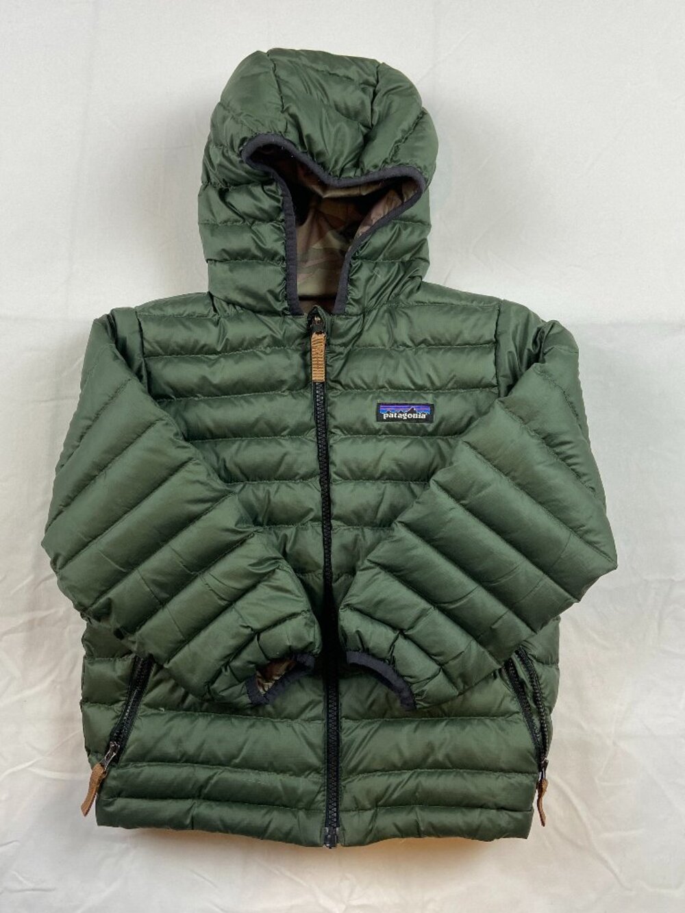 Patagonia Kids Reversible Down Hooded Puffer Jacket Camo/Olive Size 4-5
